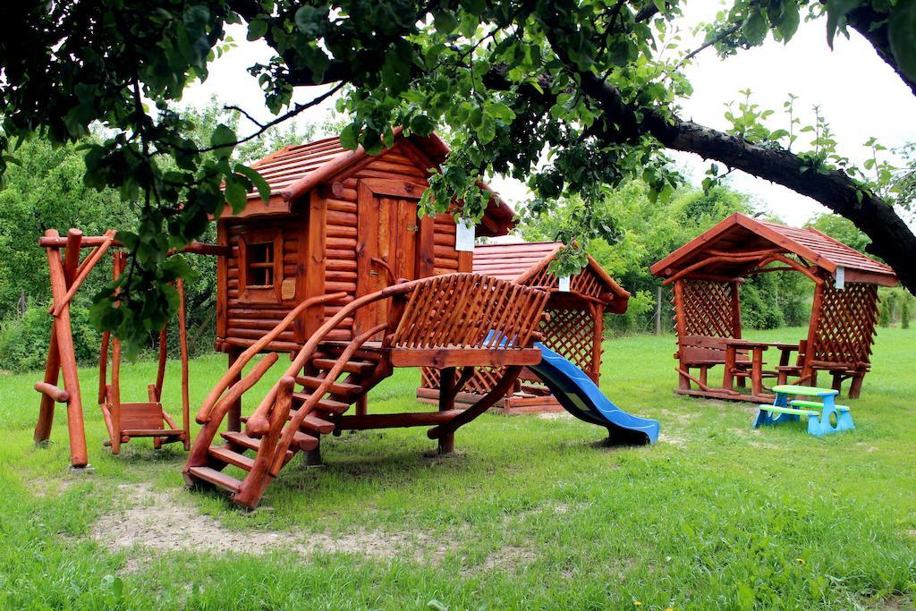 Willa-Restauracja Victoria Островец-Свентокшиский Экстерьер фото