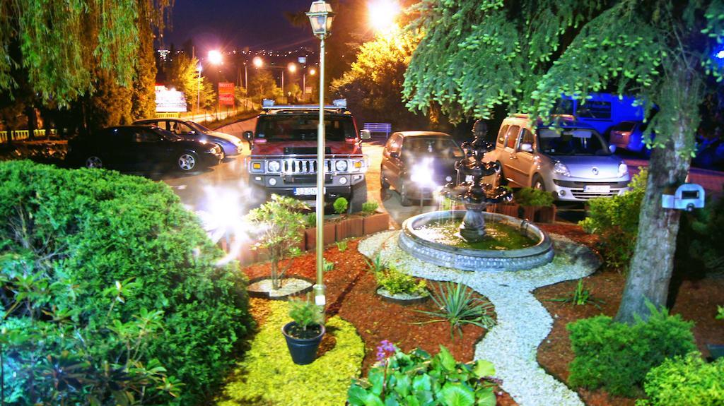 Willa-Restauracja Victoria Островец-Свентокшиский Экстерьер фото